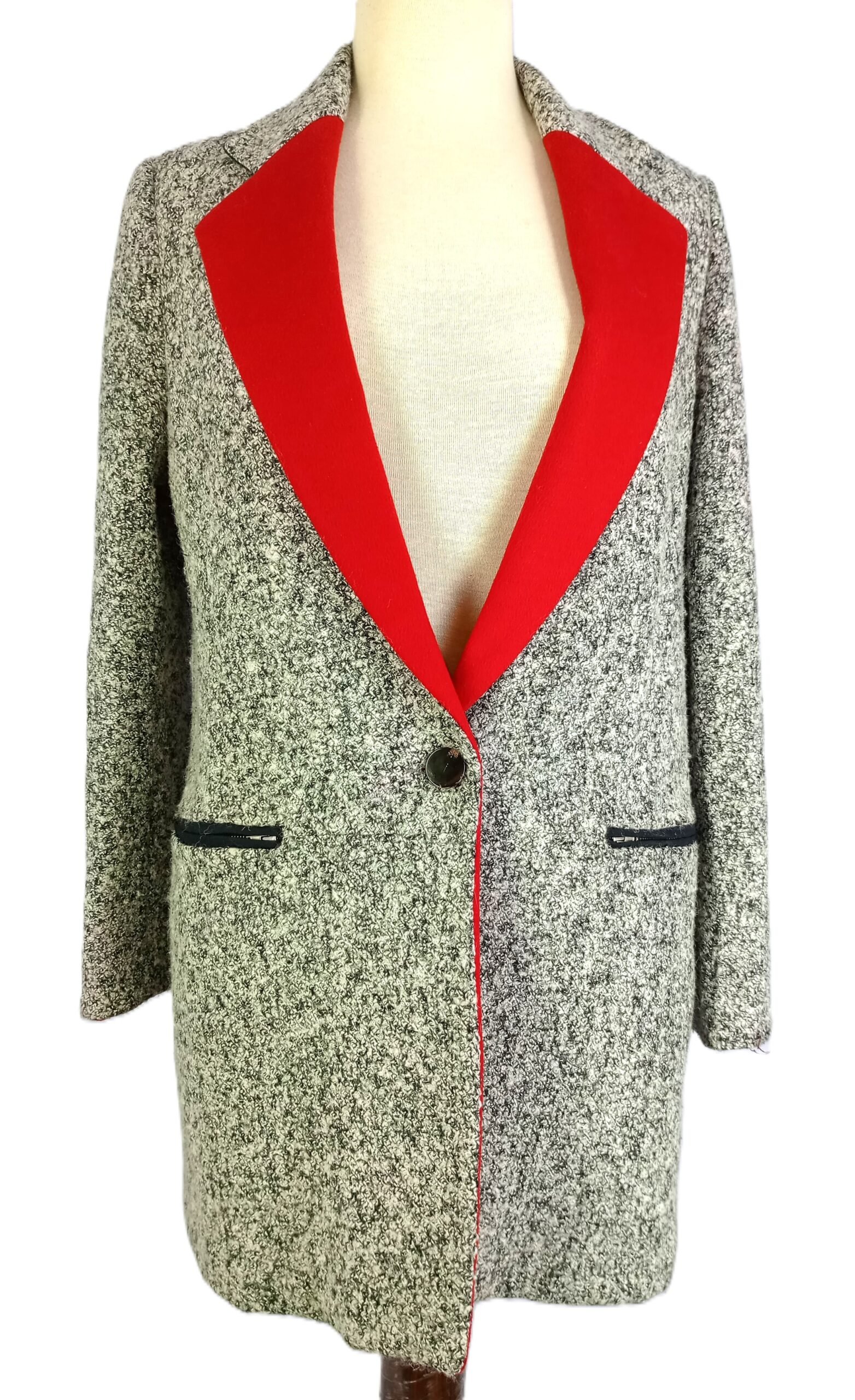 Women's Single Button Coat with Zipper Pockets (Revere Collar)