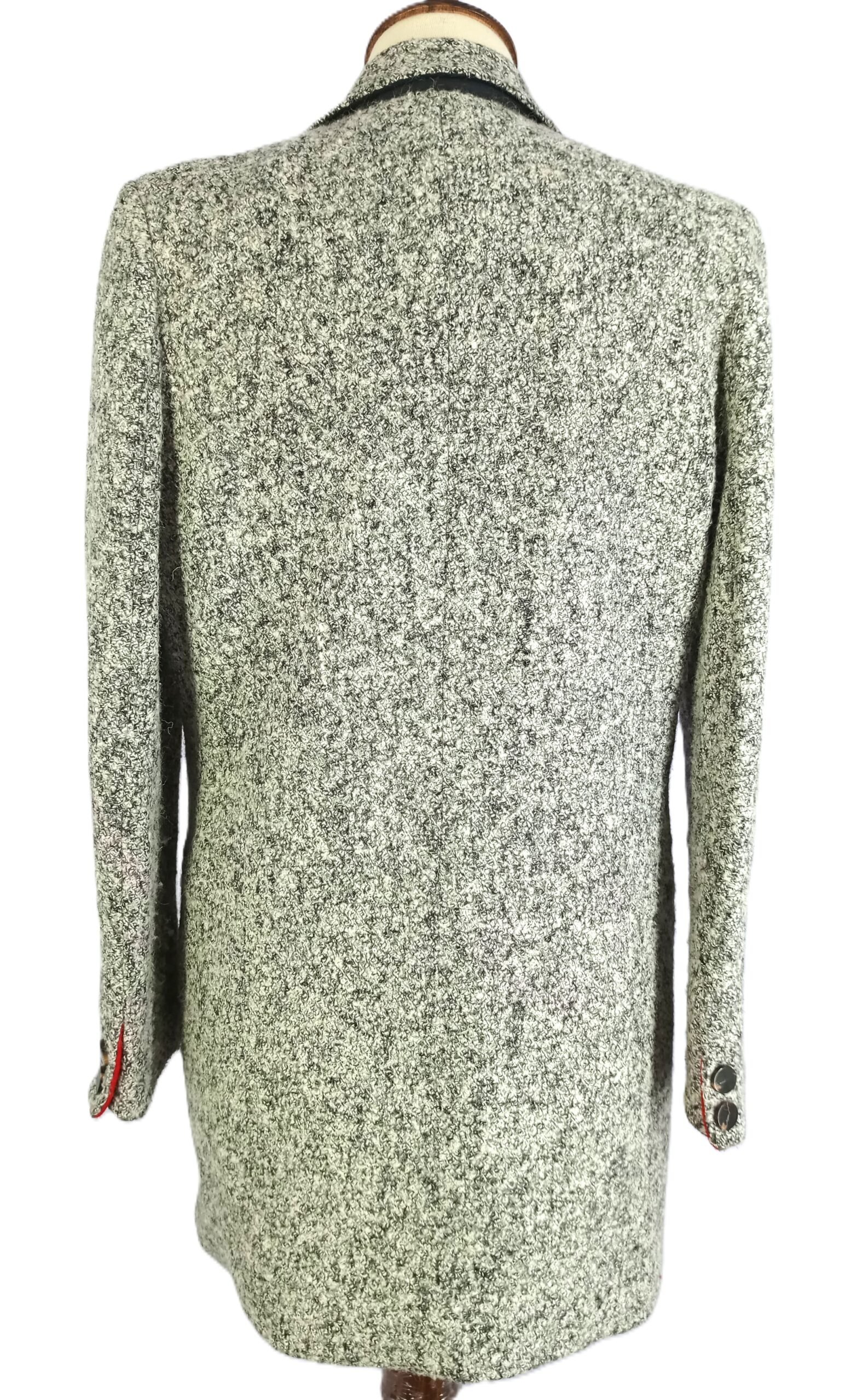 Women's Single Button Coat with Zipper Pockets (Revere Collar)
